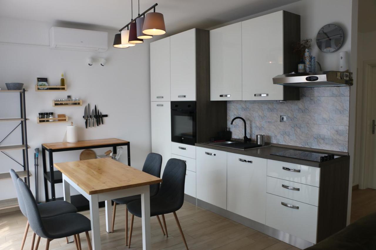 Sunny Apartment For 2 Murter Exteriér fotografie