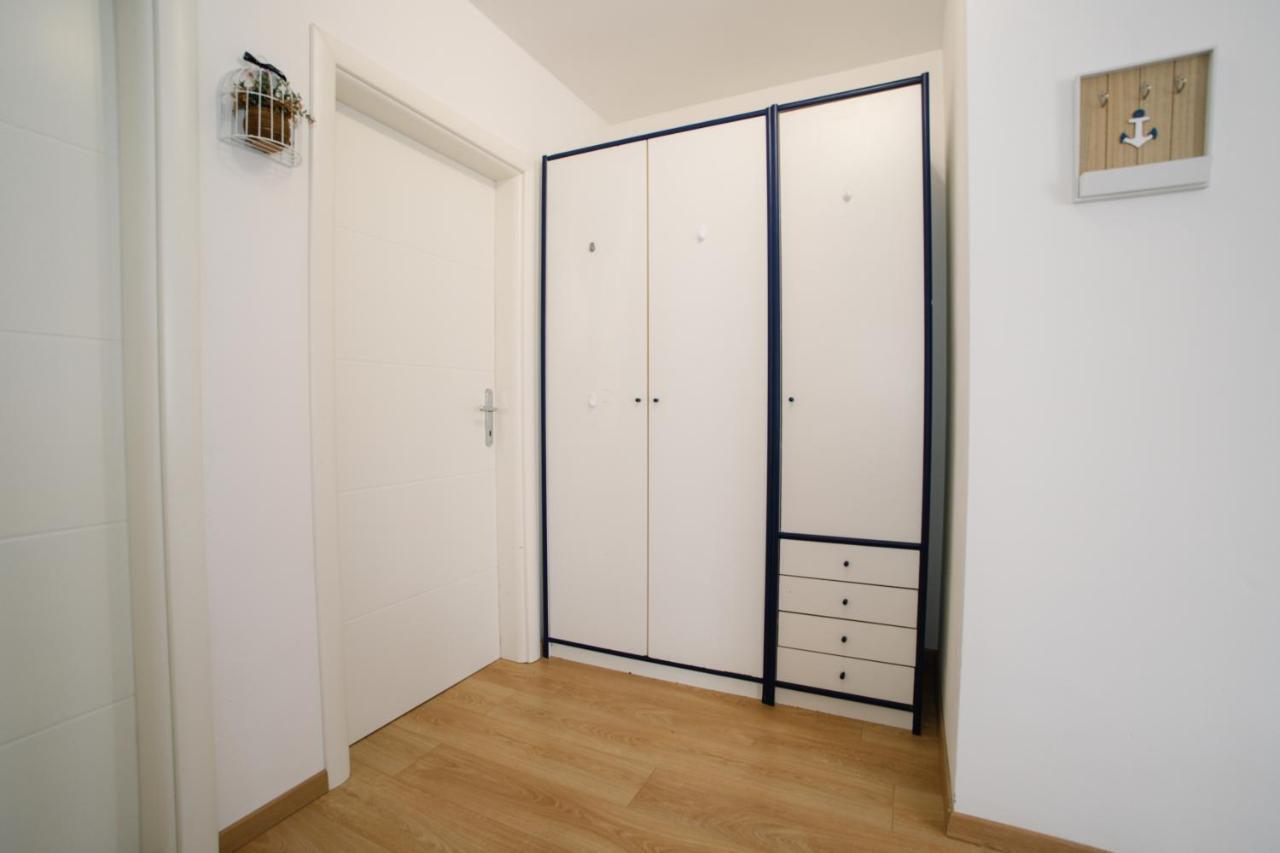 Sunny Apartment For 2 Murter Exteriér fotografie