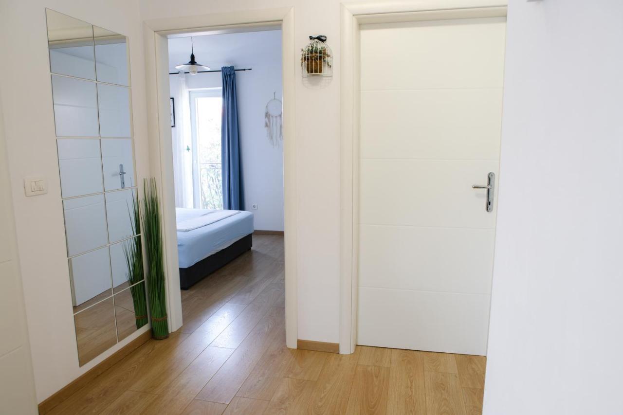 Sunny Apartment For 2 Murter Exteriér fotografie